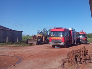Corpo de Bombeiros combate princípio de incêndio em indústria de produção de algodão