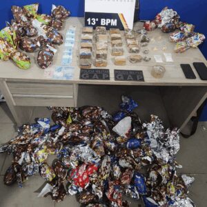 Polícia Militar prende membro de facção criminosa com porções de drogas e ovos de Páscoa