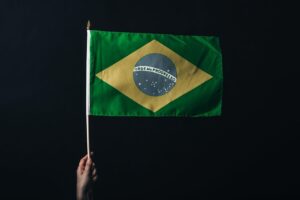 O Brasil grande refém da política pequena