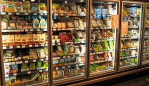 Nova embalagem substitui conservantes e pode eliminar bactérias nocivas de alimentos