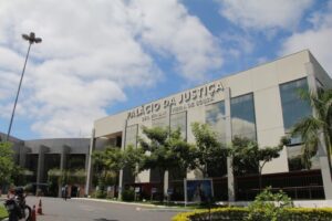 Paralisação de obras garante rescisão de contrato e devolução de valores