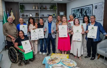 Representantes da Associação de Pequenos Produtores Rurais do Assentamento Conquista, reconhecidos pelo relevante trabalho no fortalecimento da agricultura familiar e no desenvolvimento comunitário.