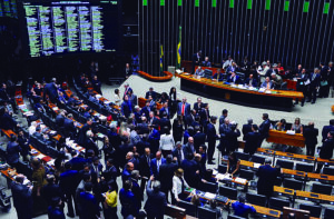 Pacote aprovado na Câmara mira endividamento e dependência externa do agro