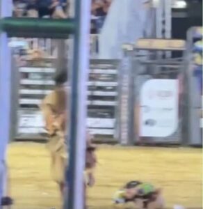Peão é pisoteado por touro e sofre fratura em três costelas durante rodeio na ExpoVG
