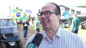 Pesquisa da ABMRA revela avanço tecnológico e cautela na avicultura