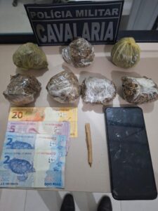 Cavalaria da Polícia Militar detém integrantes de facção com drogas em Barra do Bugres