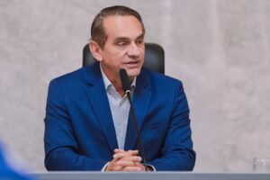 Wilson Santos realiza audiência pública para assegurar aplicação de lei que valoriza profissionais da educação infantil