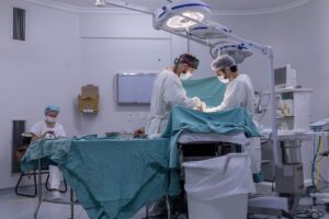 Cuiabá realiza mutirão com cirurgias de vesícula por vídeo para reduzir fila de espera