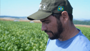 ‘Nasci na lavoura e fui criado nela. Hoje, levo o que aprendi para o campo’, diz sojicultor indicado ao Prêmio Personagem Soja Brasil