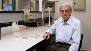 Morre ex-diretor da Esalq/USP João Lúcio de Azevedo, referência na área de genética
